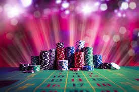 Antarmuka aplikasi mpototo menampilkan permainan slot dan pasar olahraga